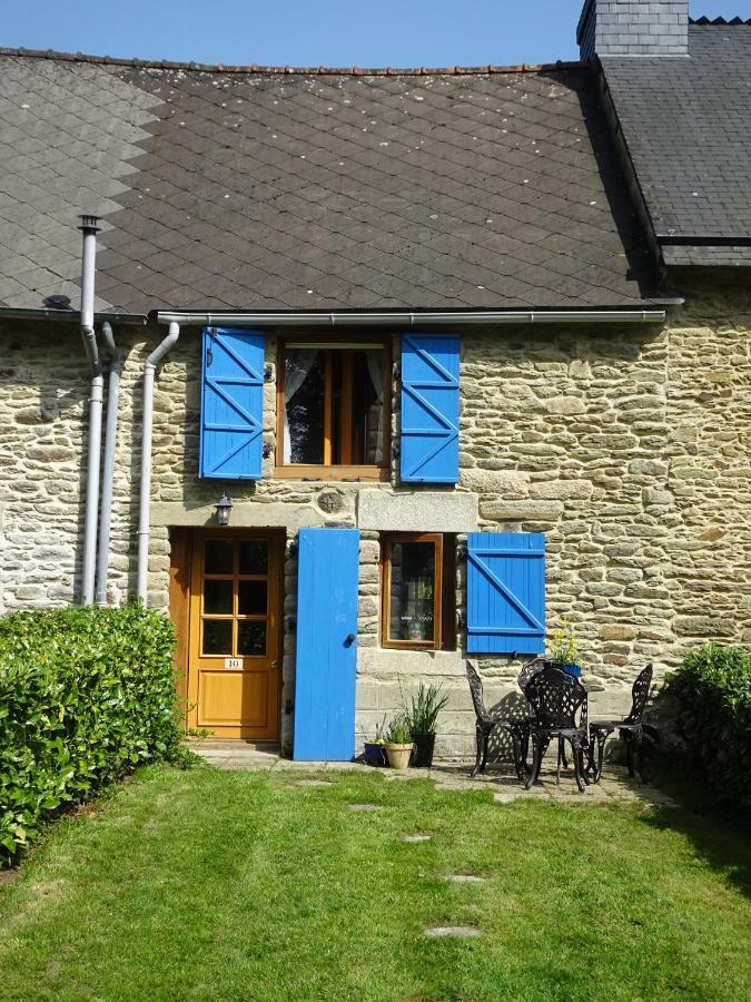 La Porcherie Villa Hellean Exterior photo