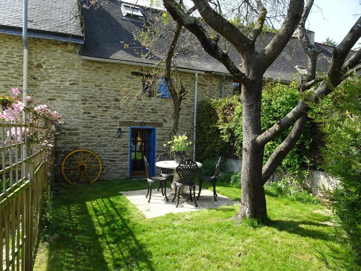 La Porcherie Villa Hellean Exterior photo